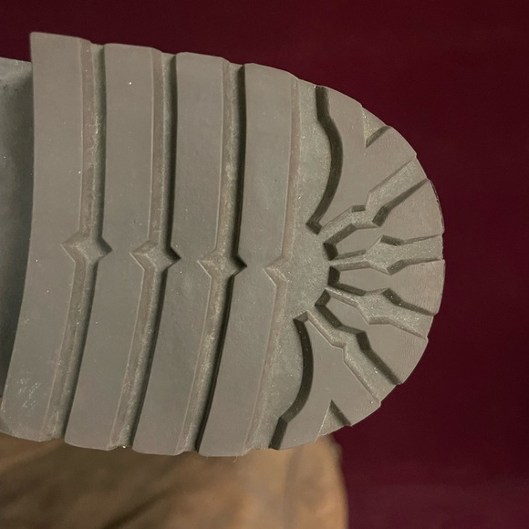 UGG “Seldon” Knee high Riding boots chunky boots. One time use. Sz. 11. - Picture 10 of 11